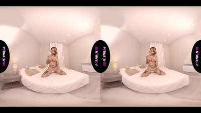 PORNBCN VR Lánfhásta Spáinnis MILF masturbates agus sucks do Dick i POV agus é ag caitheamh tobac agus jerking a cosa